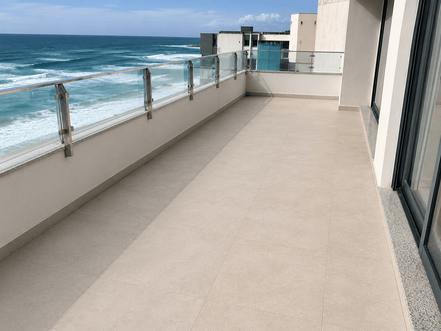 Terraços que infiltram para a sala de baixo, resolvidos na origem, fotografia da intervenção