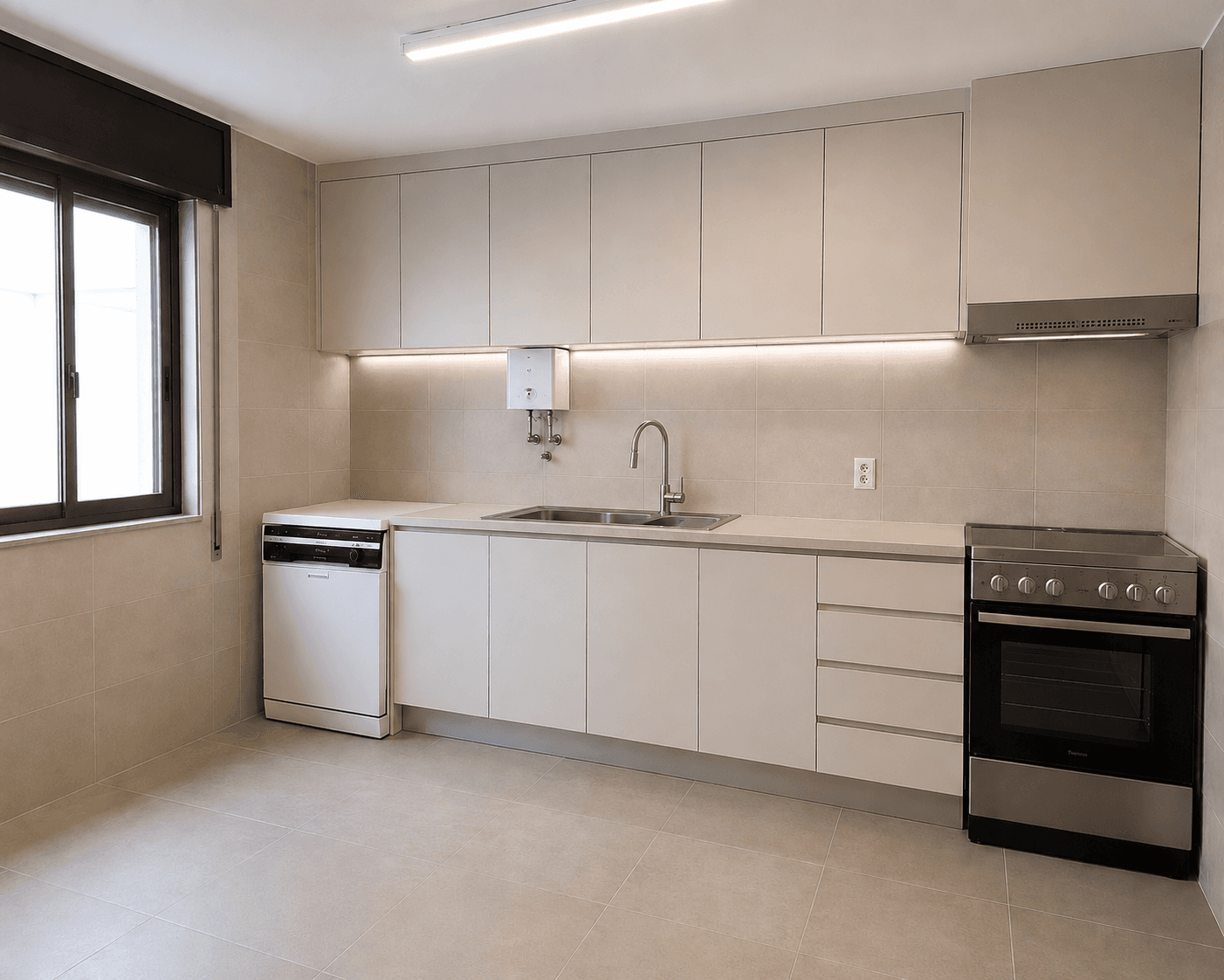 Cozinha antiga transformada, da canalização à bancada nova, fotografia da intervenção
